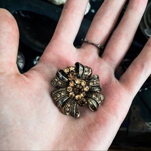 Vintage Gold color antique style bow brooch w/rhinestones